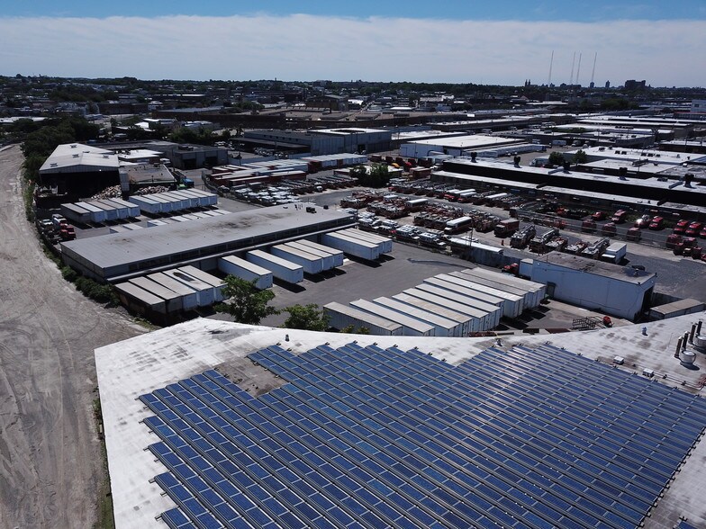 More Photos Of 1 Railroad Pl, Maspeth Warehouse For Lease