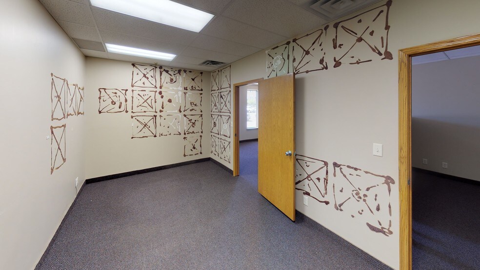 More Photos Of 110-114 S Rum River Dr, Princeton General Retail For Lease