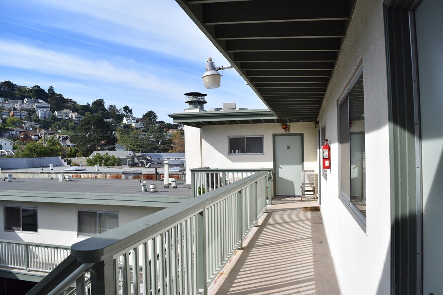 More Photos Of 206 Caledonia St, Sausalito Apartments For Sale