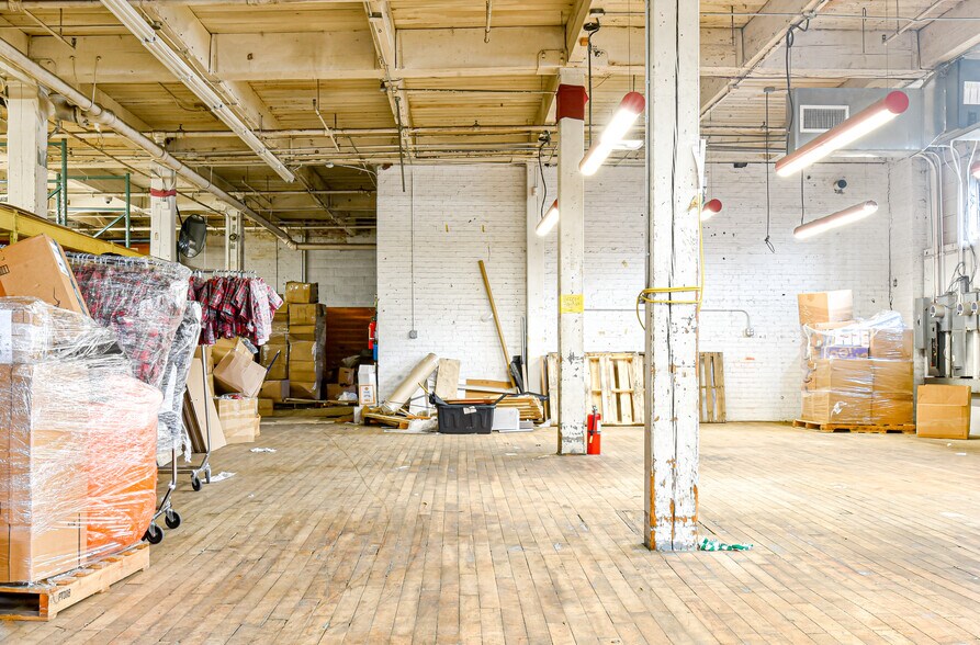 More Photos Of 2 Aspen Pl, Passaic Showroom For Lease