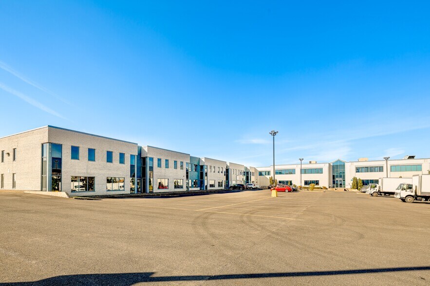 More Photos Of 8740-8754 Boul Pie IX, Montréal Warehouse For Lease