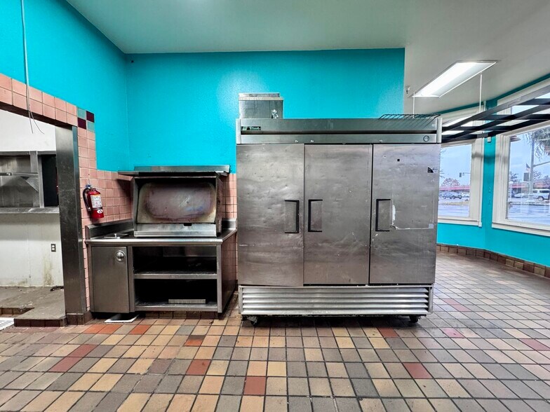 More Photos Of 1987 Hilltop Dr, Redding General Retail For Sale