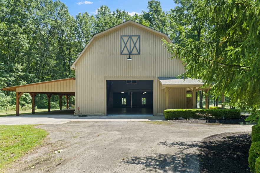 More Photos Of 5455 Plantation Rd, Sunbury Lodge Meeting Hall For Sale