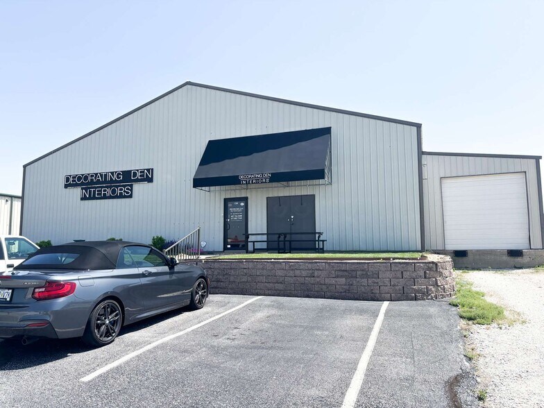 Primary Photo Of 1310 N Kelly Ave, Nixa Warehouse For Lease