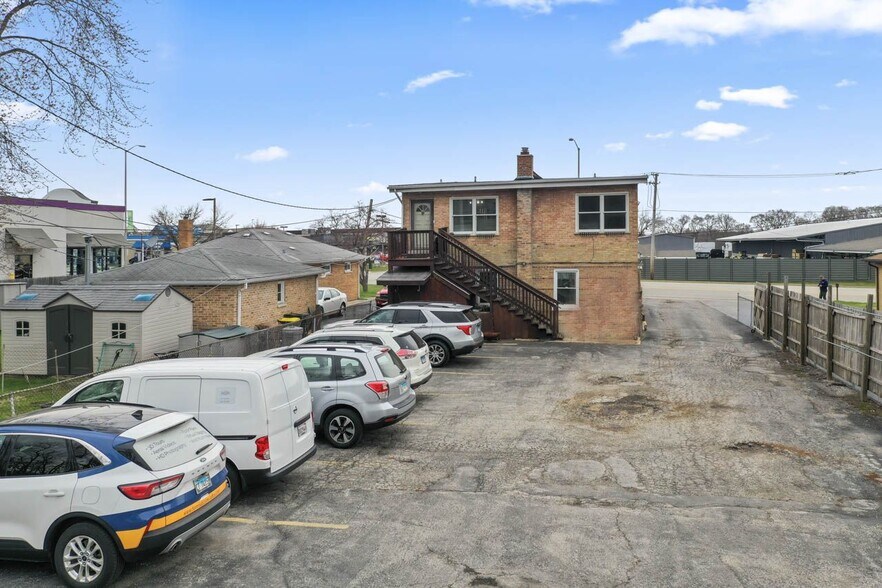 More Photos Of 310 W Irving Park Rd, Wood Dale General Retail For Sale