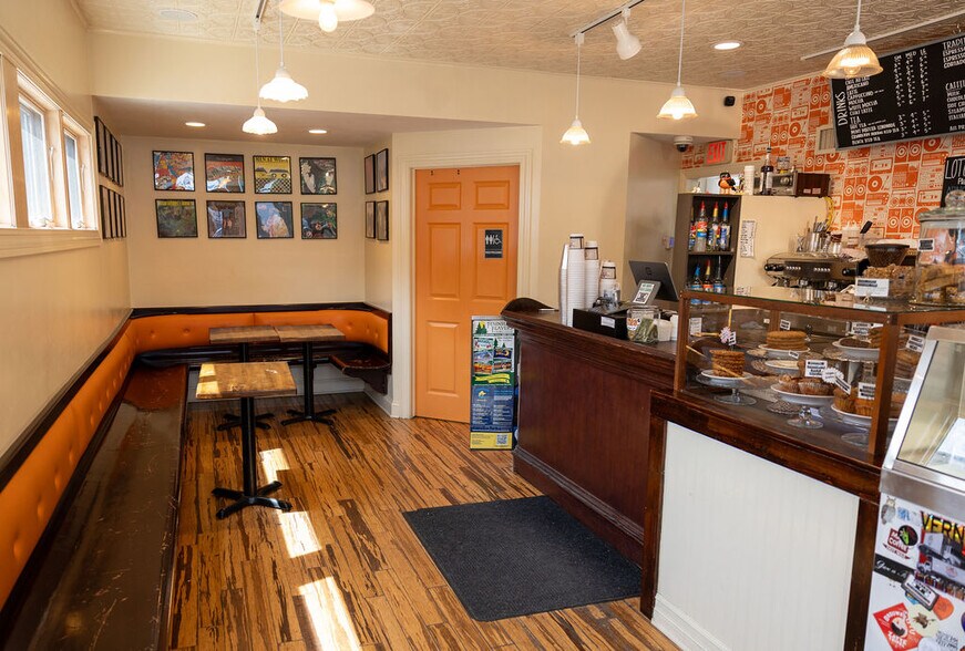 More Photos Of 10649 Bay Shore Dr, Sister Bay Restaurant For Sale