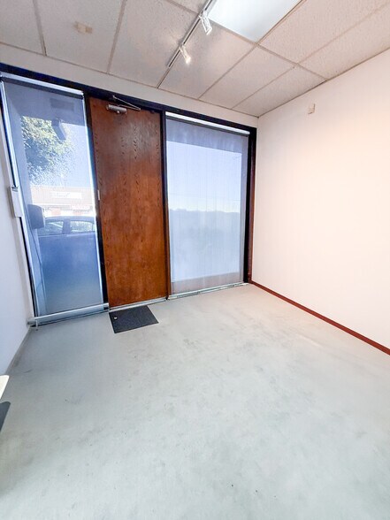 More Photos Of 2768-2770 E Slauson Ave, Huntington Park Office For Lease