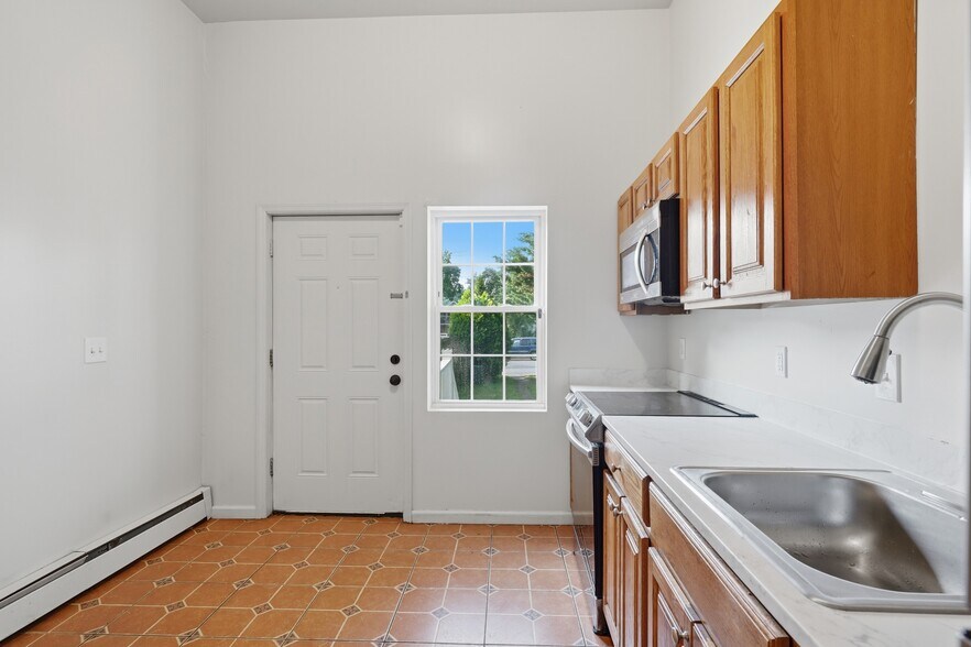 More Photos Of 10 Eastman Ter, Poughkeepsie Apartments For Sale