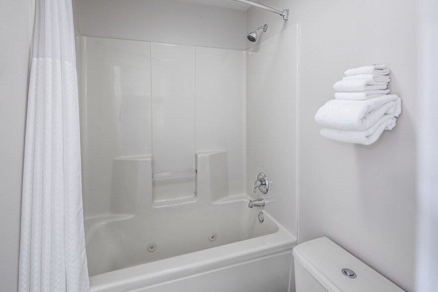 More Photos Of 360 Paul Huff Parkway, Cleveland Hotel For Sale