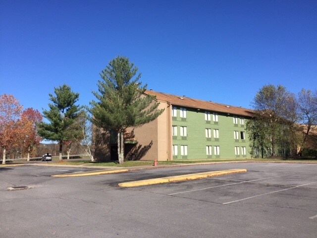 More Photos Of 340 Oyler Ave, Oak Hill Hotel For Lease