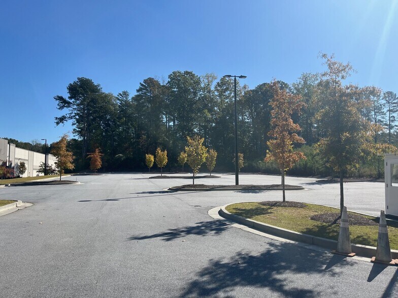 More Photos Of 6525 Mall Blvd, Union City Warehouse For Lease