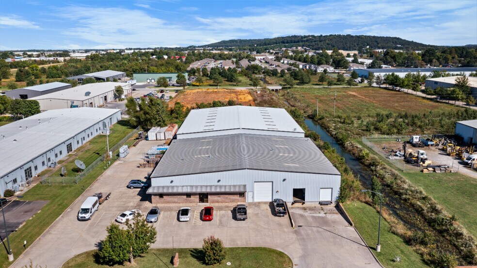 More Photos Of 2078 Ford Ave, Springdale Warehouse For Lease