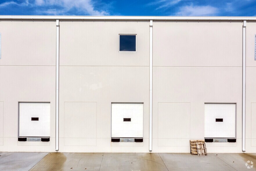 More Photos Of 3437 Stateview Blvd, Fort Mill Distribution For Lease