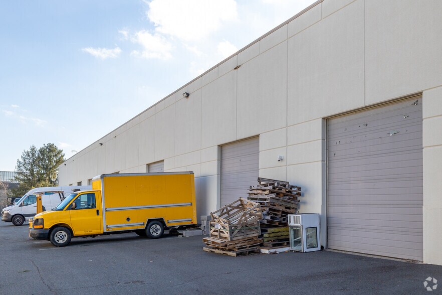 More Photos Of 44632 Guilford Dr, Ashburn Flex For Sale