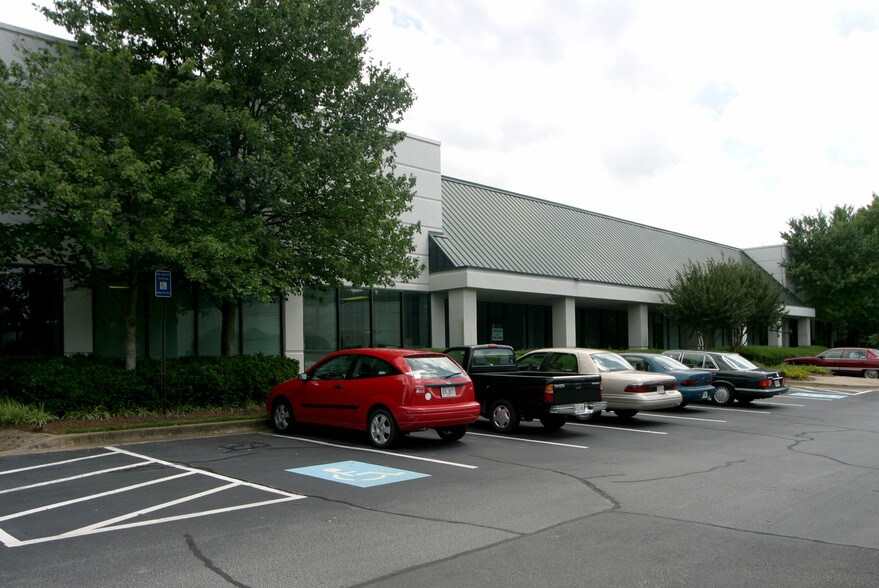 More Photos Of 1800 Sandy Plains Pky, Marietta Warehouse For Lease