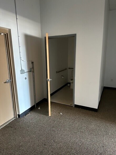 More Photos Of 600 E Main St, Cartersville Unknown For Lease