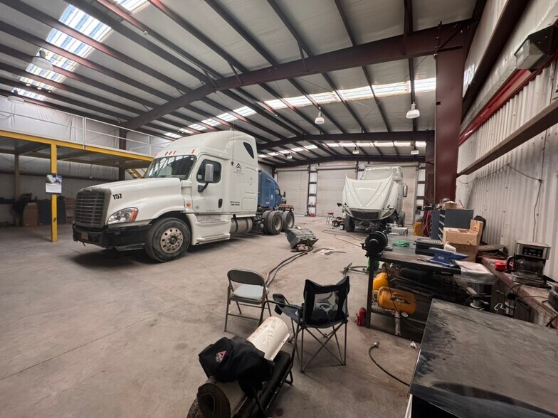 More Photos Of 5210 W Dunnam St, Hobbs Truck Terminal For Sale