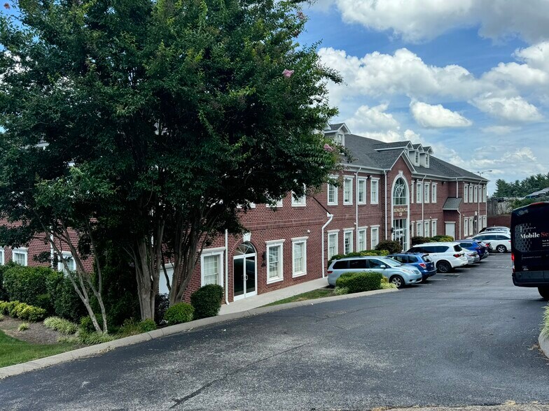 More Photos Of 120 Suburban Rd, Knoxville Office For Lease
