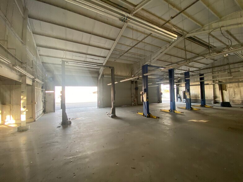 More Photos Of 321-359 E Front St, Covina Warehouse For Lease