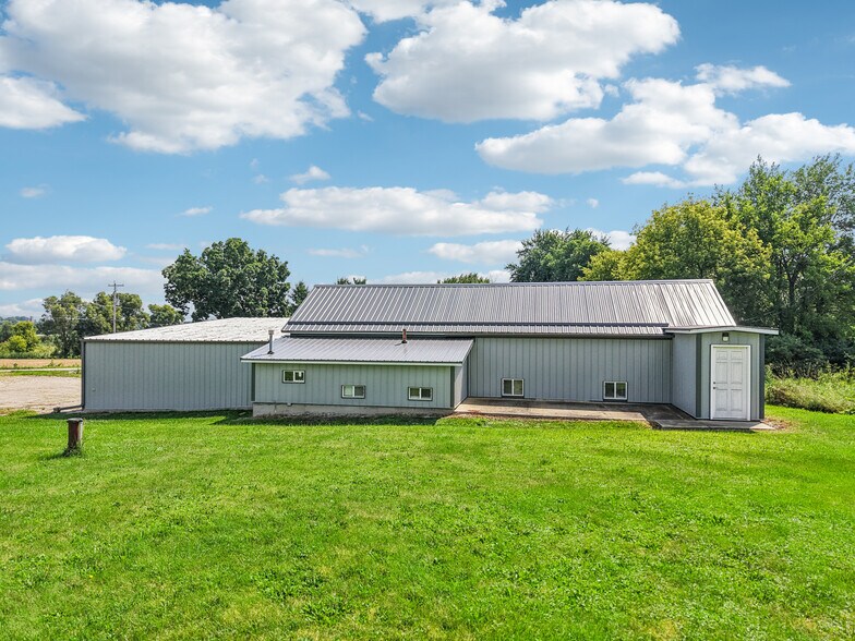 More Photos Of W9231 Bobolink Rd, Reeseville Warehouse For Sale