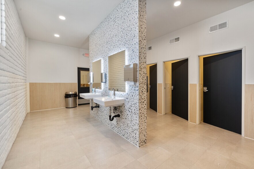 More Photos Of 3455 N Indian Canyon Dr, Palm Springs Unknown For Lease