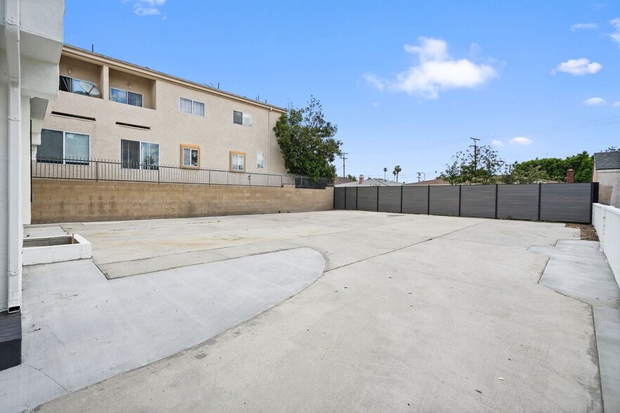 More Photos Of 7010 Lennox Ave, Van Nuys Apartments For Sale
