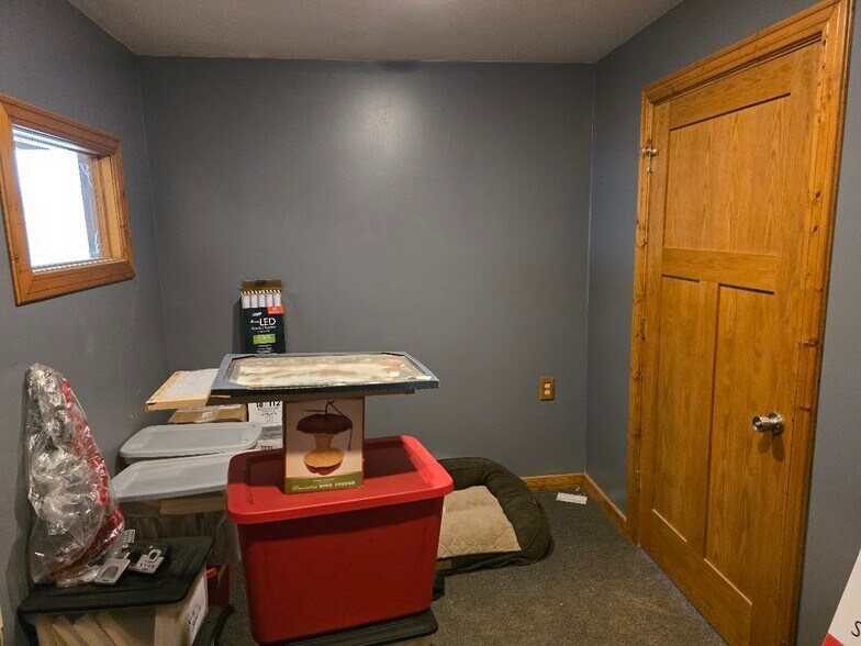 More Photos Of 808 W Walnut St, Fairbury Industrial For Sale