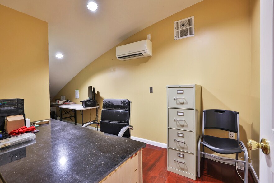 More Photos Of 707 Douglas Ave, Oakland Manufacturing For Lease