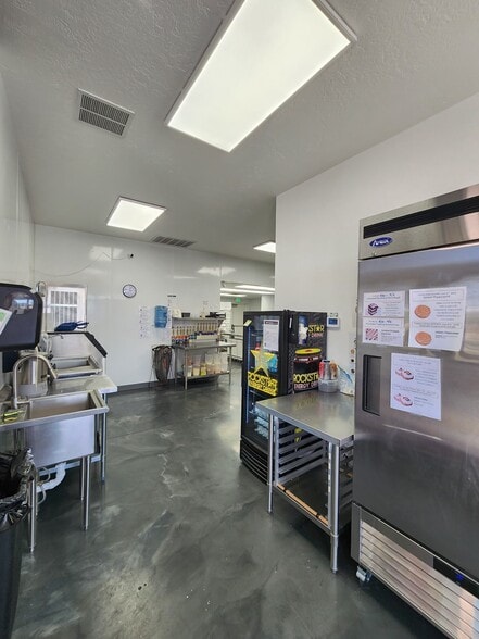 More Photos Of 1490 W Broadway St, Idaho Falls Service Station For Sale