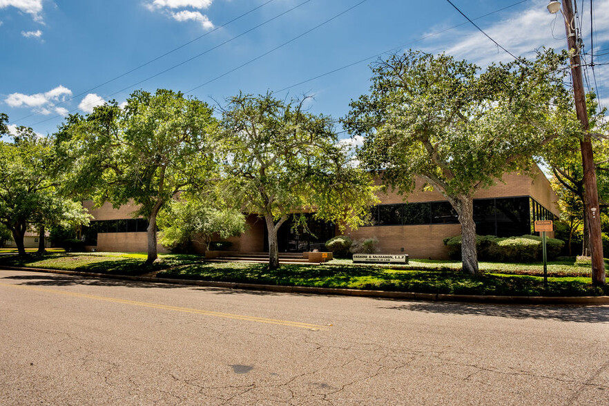 Primary Photo Of 521 N 2nd St, Longview Office For Sale