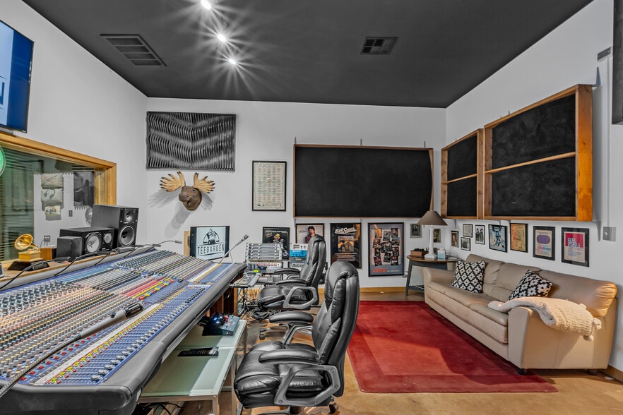 More Photos Of 1431 E 3rd St, Tulsa Specialty For Sale