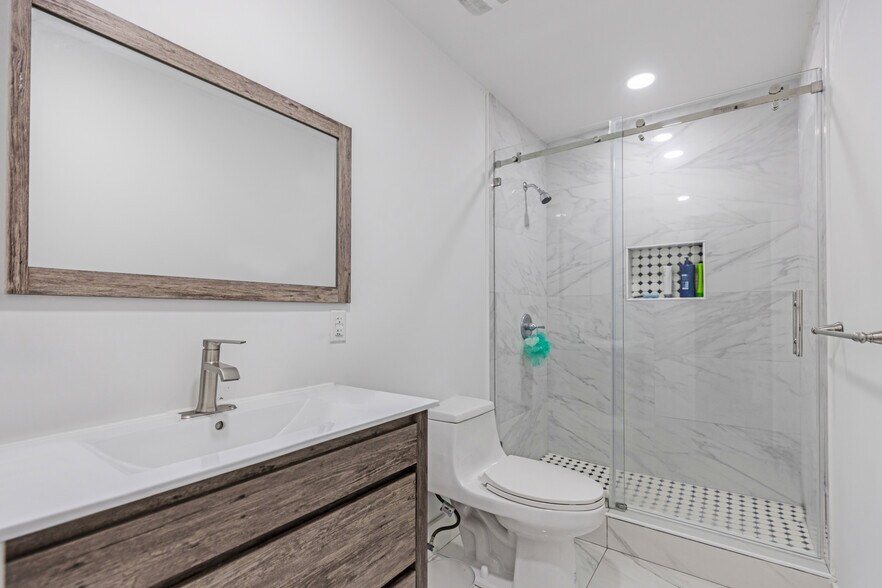 More Photos Of 1235 NW 54th St, Miami Auto Dealership For Sale