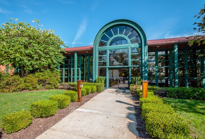 Primary Photo Of 151 New Park Ave, Hartford Office For Lease