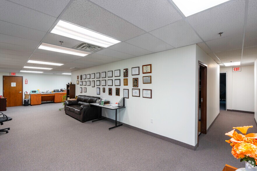 More Photos Of 28 Lord Rd, Marlborough Office For Lease