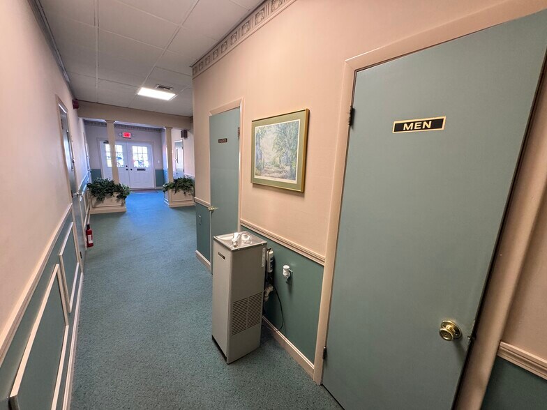 More Photos Of 353 Centerville Rd, Warwick Office For Lease