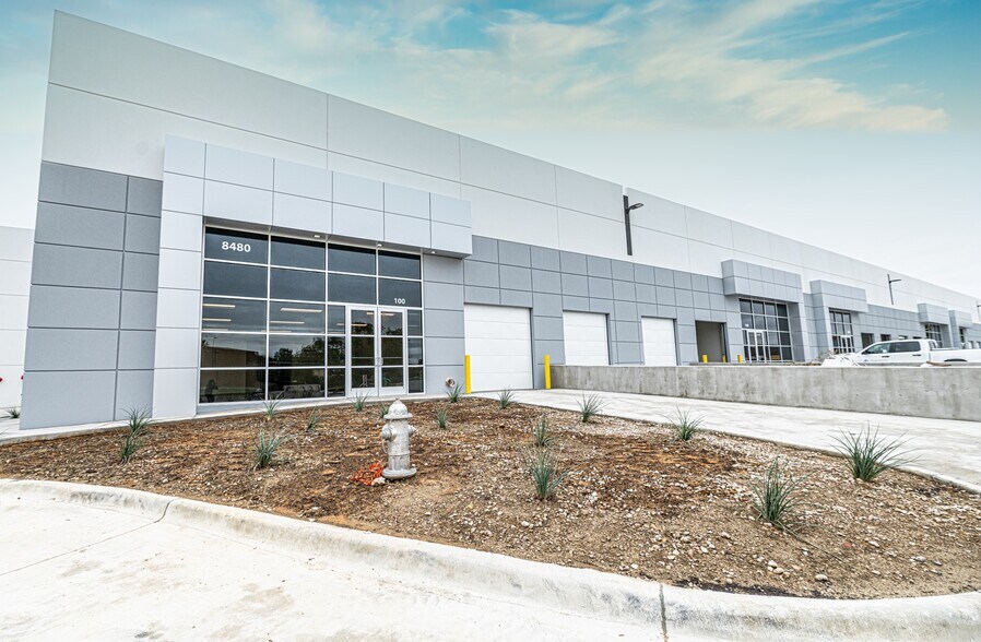 More Photos Of 8480 Esters Blvd, Irving Warehouse For Lease