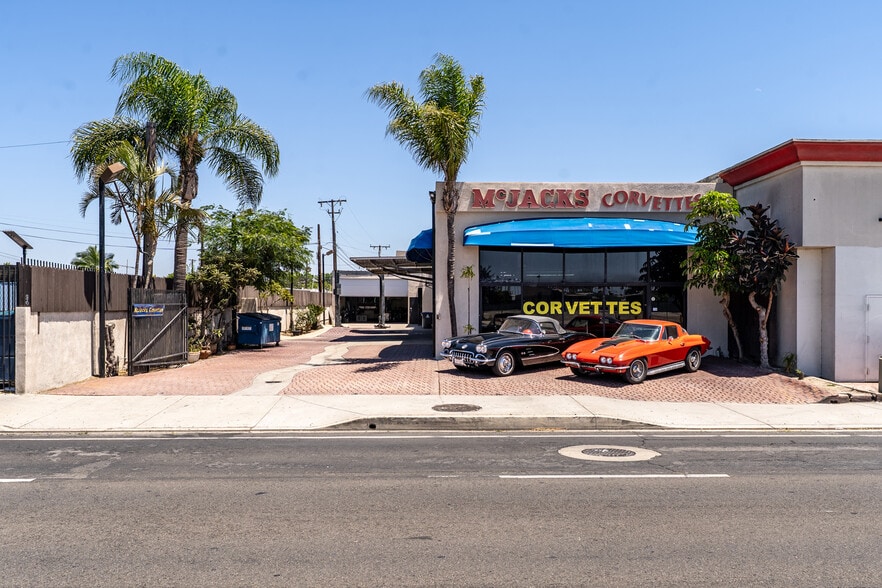 Primary Photo Of 411 S Harbor Blvd, Santa Ana Auto Dealership For Sale