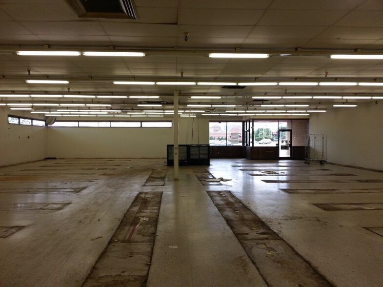 More Photos Of 35400-35412 E Michigan Ave, Wayne Storefront For Lease