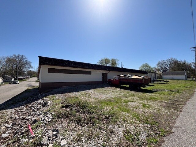 Primary Photo Of 702 S 7th St, Boonville Warehouse For Sale