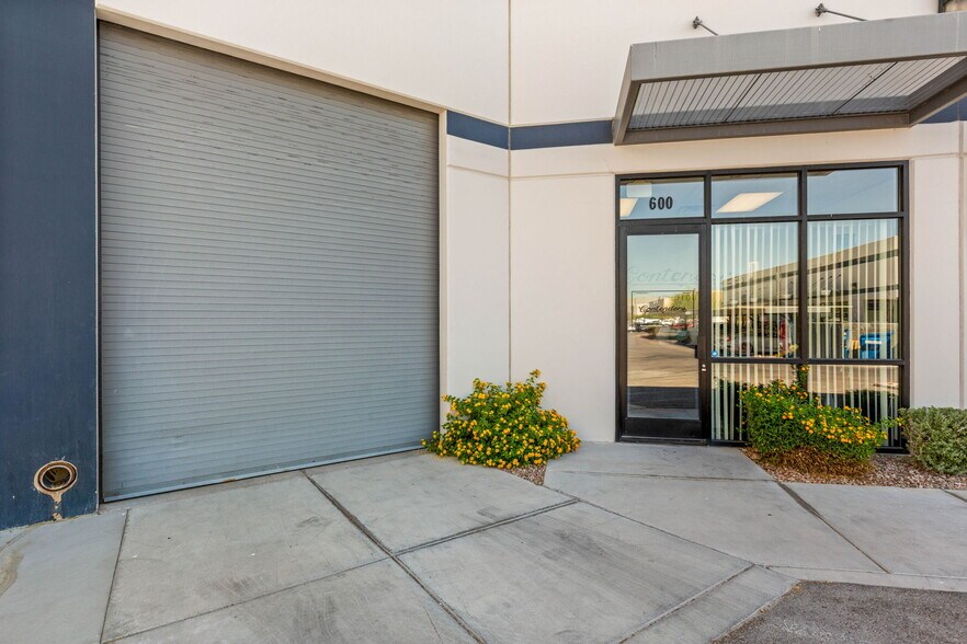 More Photos Of 4570 W Post Rd, Las Vegas Showroom For Lease