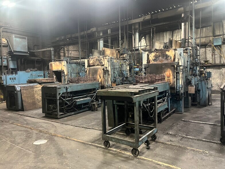 More Photos Of 400 S Gray St, Albany Manufacturing For Sale