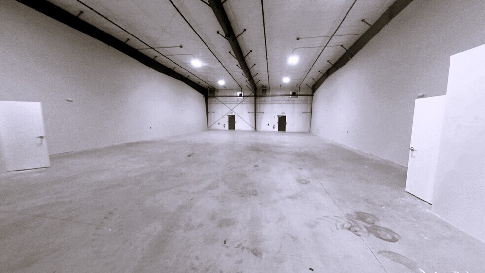 More Photos Of 14 R -Bay 3&4, North Reading Industrial For Lease