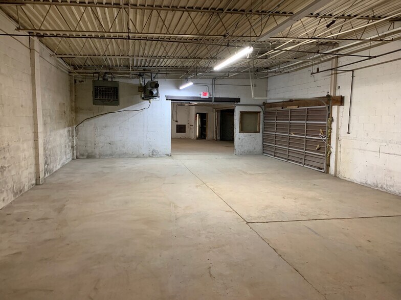 More Photos Of 5700 Walnut St, Richmond Warehouse For Lease