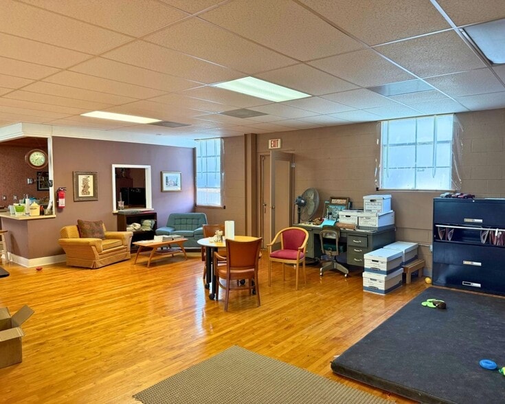 More Photos Of 113 Myrtle St, Thomasville Light Distribution For Sale