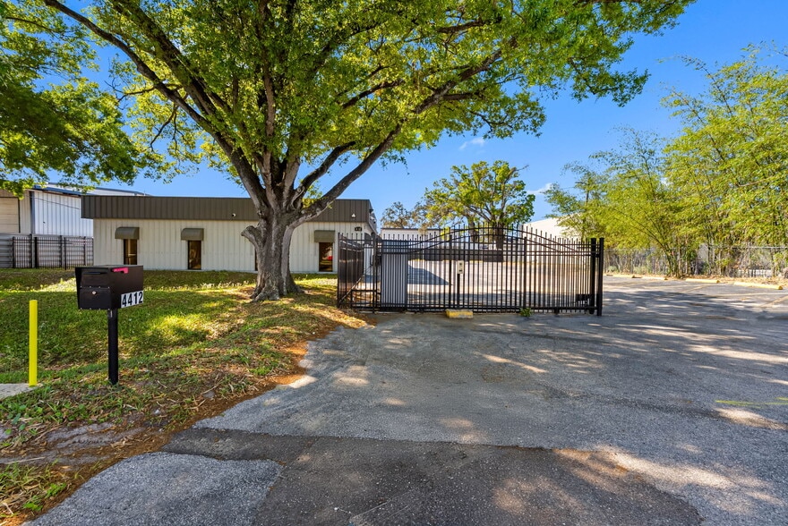 More Photos Of 4412 W Osborne Ave, Tampa Light Distribution For Sale