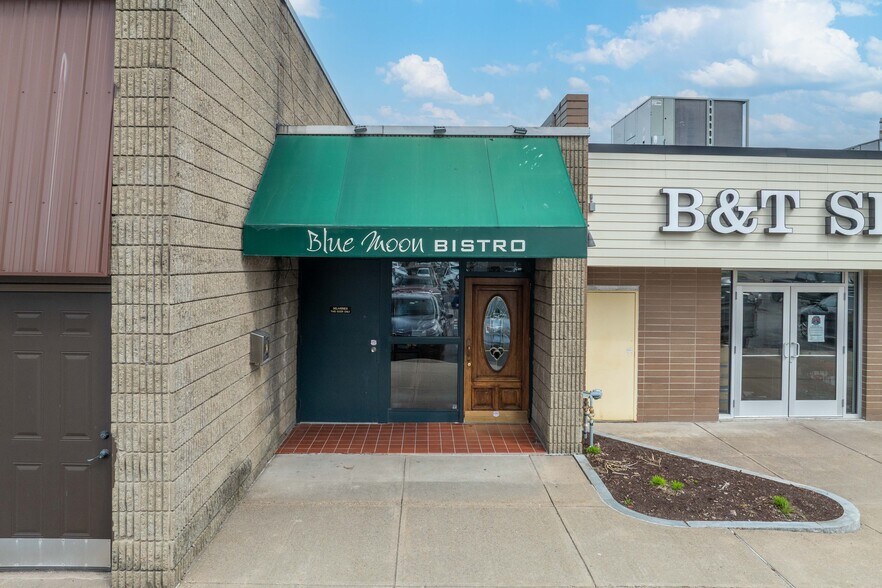 More Photos Of 122 Cayuga St, Fulton Restaurant For Sale