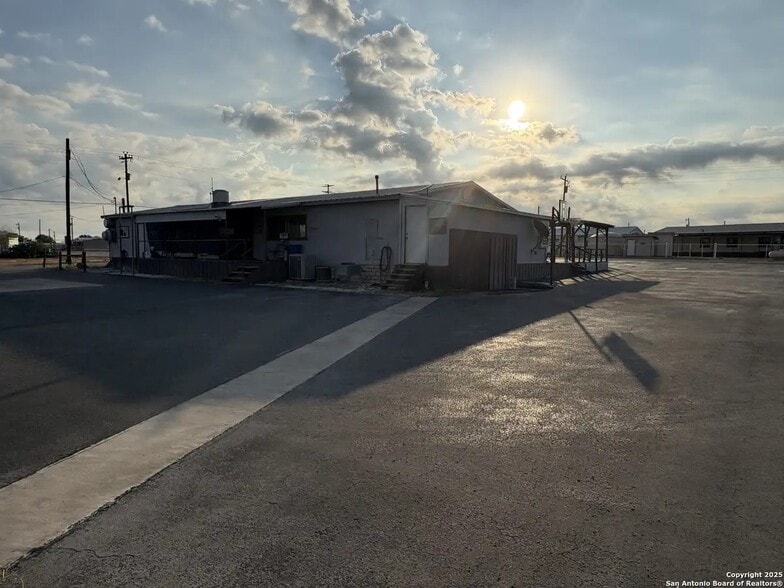 More Photos Of 7116 Texas R 2, Del Rio Convenience Store For Sale