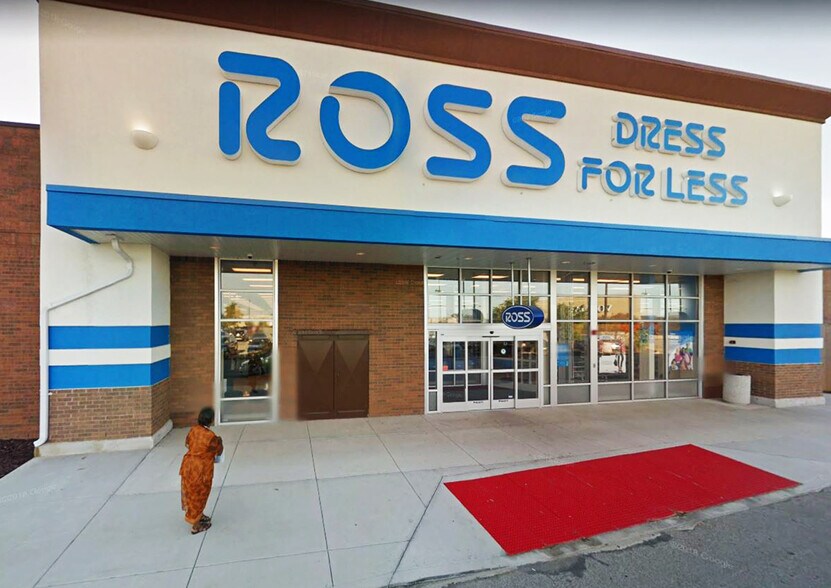 More Photos Of 1146 Hickory Point Mall, Forsyth Unknown For Lease