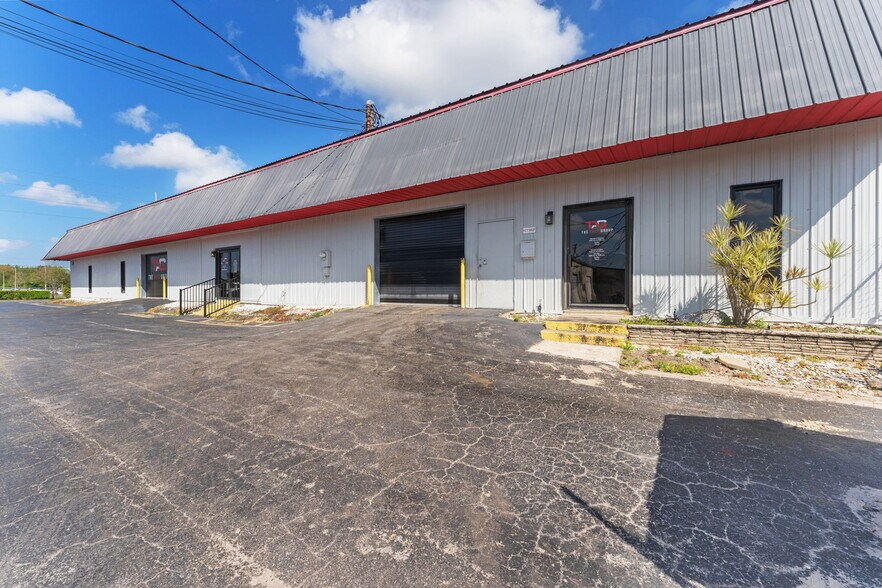 More Photos Of 109 N Falkenburg Rd, Tampa Manufacturing For Sale