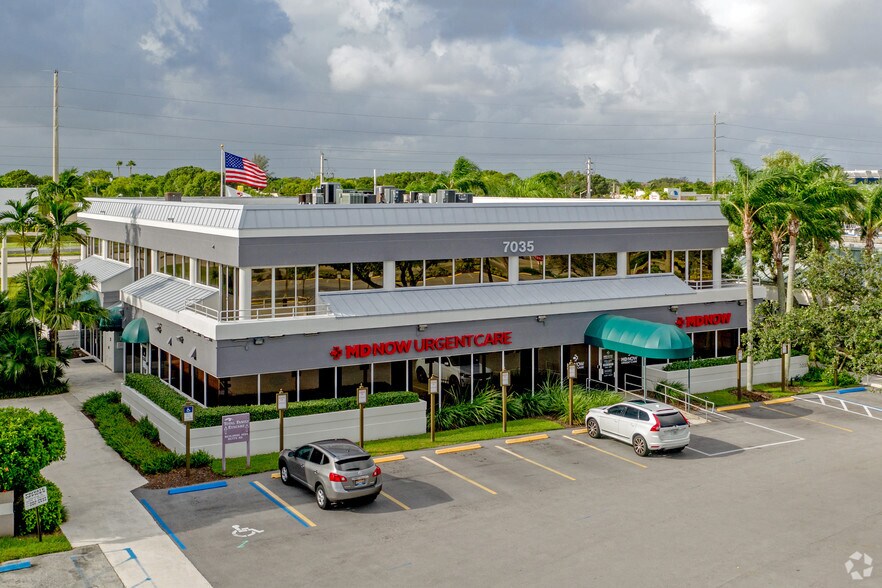 Primary Photo Of 7035 Beracasa Way, Boca Raton Office Residential For Lease